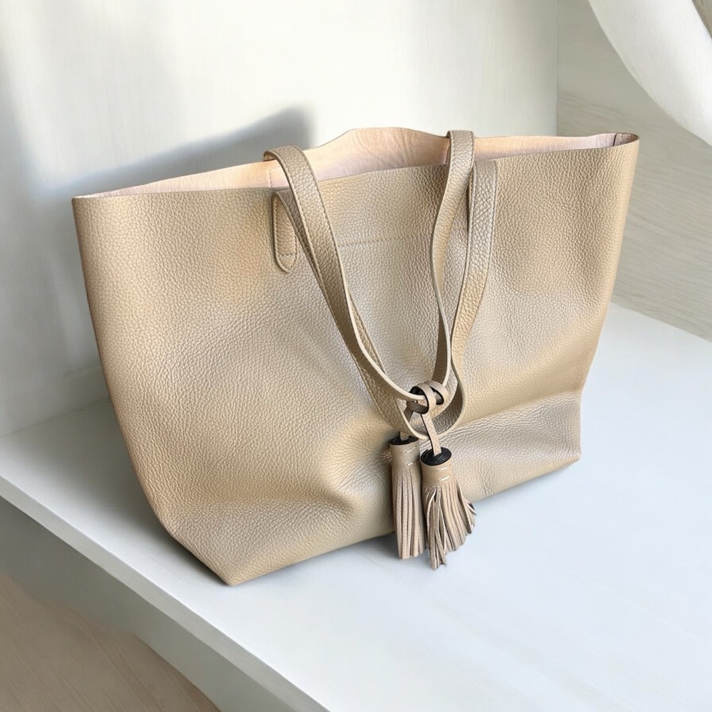 Cuyana Classic Leather Tote Bag with Tassels and Inner Ties (Large)